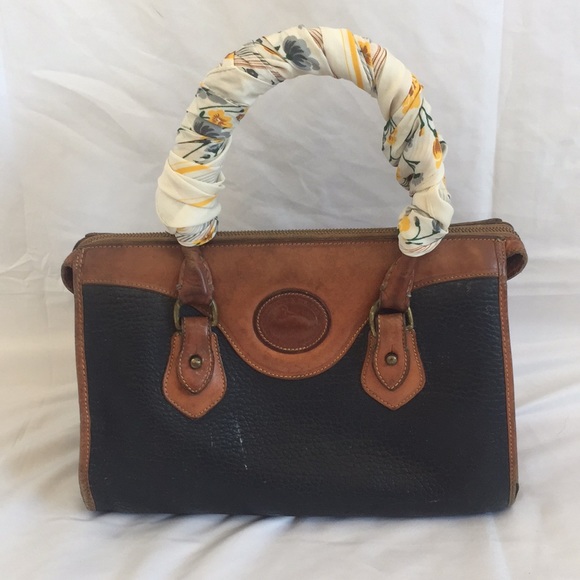 Dooney & Bourke Handbags - Vintage Dooney & bourke bag